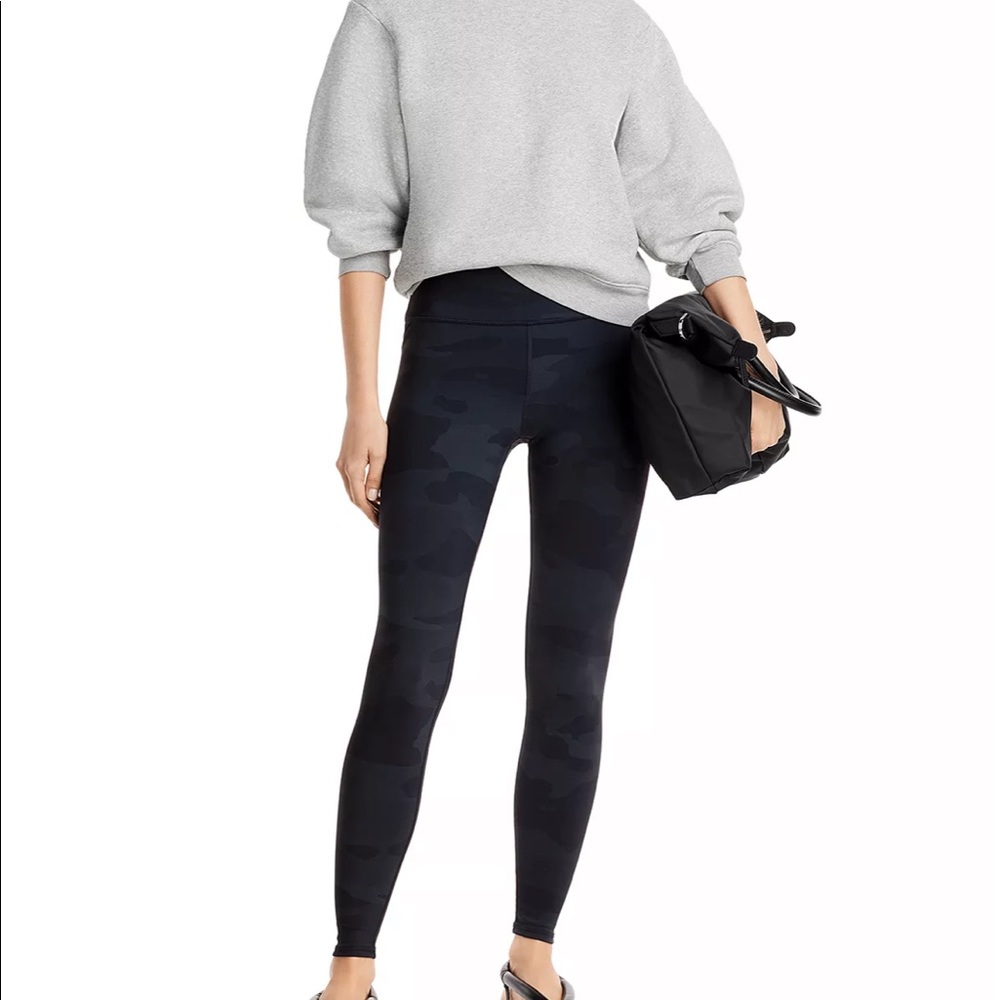 Alo Yoga Camo Vapor leggings- high rise fit